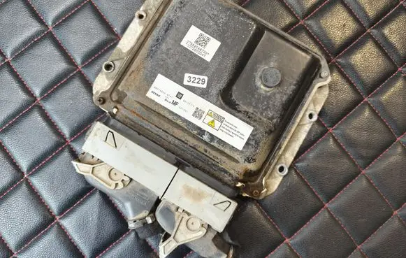 Opel Zafira B Engine control unit/module ECU 98113173 D07008 MB2758008161