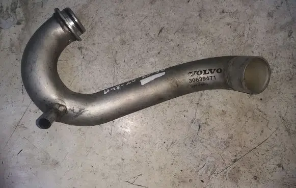 Volvo XC90 Engine coolant pipe/hose 30639471