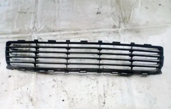 Toyota Auris 150 Front bumper lower grill