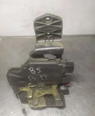 Volkswagen PASSAT B5.5 Front door lock 3B1837016A 117675102 718373100