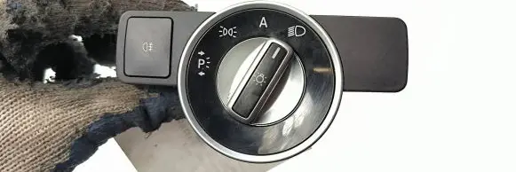 Mitsubishi Montero Light switch