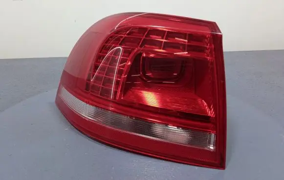 Volkswagen Touareg II Rear/tail lights 7P6945207