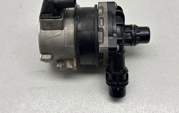 Chrysler Pacifica Electric auxiliary coolant/water pump 68237841AA 70581005 21T032S00637