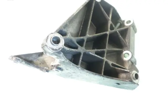 Audi A8 S8 D3 4E Engine mounting bracket 077260885N