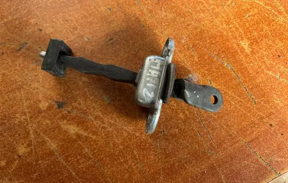 Chevrolet Matiz Rear door check strap stopper