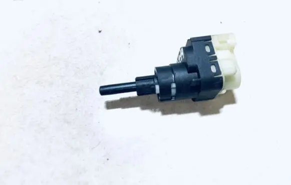 Volkswagen Golf V Brake pedal sensor switch
