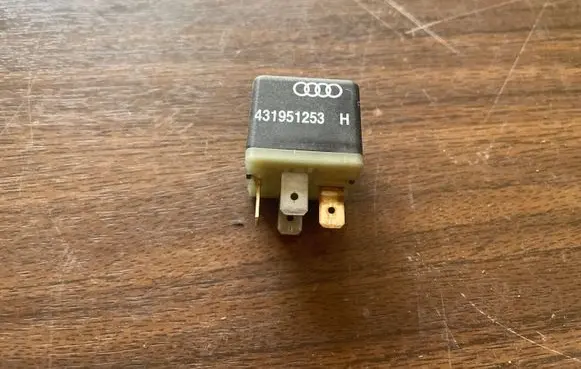 Audi A4 S4 B5 8D Other relay 431951253