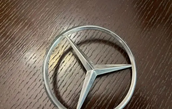 Mercedes-Benz W123 Manufacturers badge/model letters 1237580158