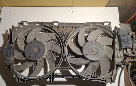 Renault Espace III Electric radiator cooling fan 070793933F 704715 9020660