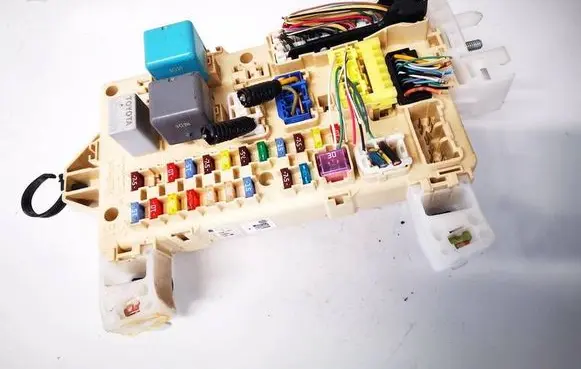 Toyota Corolla Verso AR10 Fuse box set 892210F010