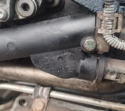 Volkswagen Golf V Engine coolant pipe/hose 03812132g