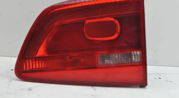 Volkswagen Touran II Tailgate rear/tail lights 1T0945094