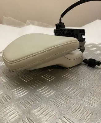 Volvo XC90 Front seat headrest 