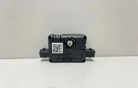 BMW X6 G06 Aerial antenna amplifier 6832256