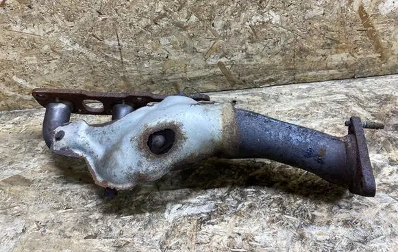 Infiniti G37 Exhaust manifold