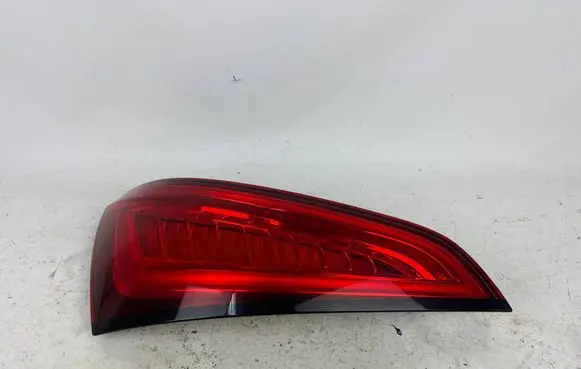 Tailgate rear/tail lights
