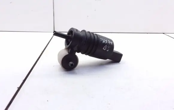 Volkswagen PASSAT B5 Windscreen/windshield washer pump