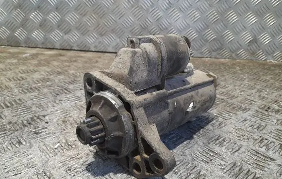Volkswagen Golf IV Starter motor 020911023R 0229N