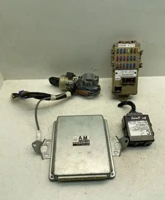 Subaru Forester SG Engine control unit/module 22611AM030 A18000R7L 88205SA030