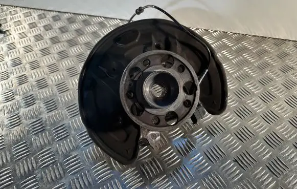 Mercedes-Benz E W238 Rear wheel hub 2133205