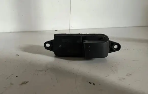Mazda CX-7 Electric window control switch EH6366380 0211T370REA