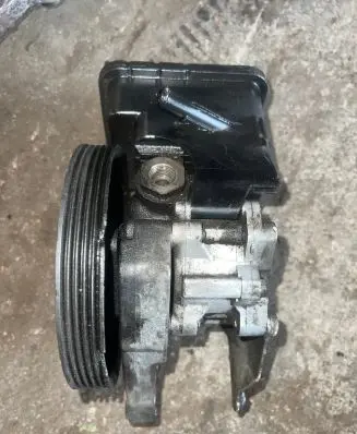 BMW 5 E39 Power steering pump mounting bracket 2247599 340172