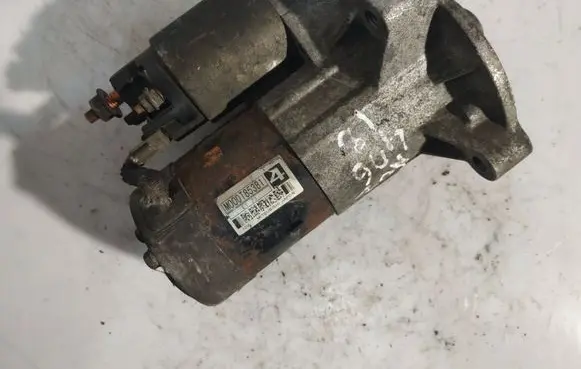 Peugeot 406 Starter motor M000T85381