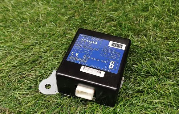 Toyota Prius (NHW20) Door control unit/module 61B173000