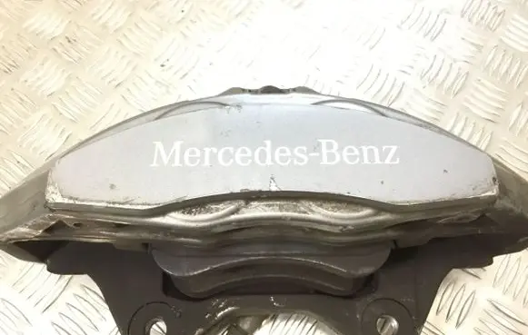 Mercedes-Benz S W222 Front brake caliper 20B40105005A