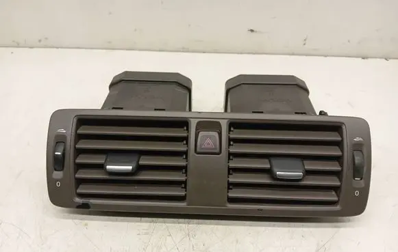 Volvo V50 Dash center air vent grill Y01145