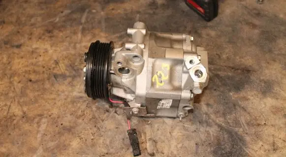 Seat Toledo I (1L) Air conditioning (A/C) compressor (pump) 820803