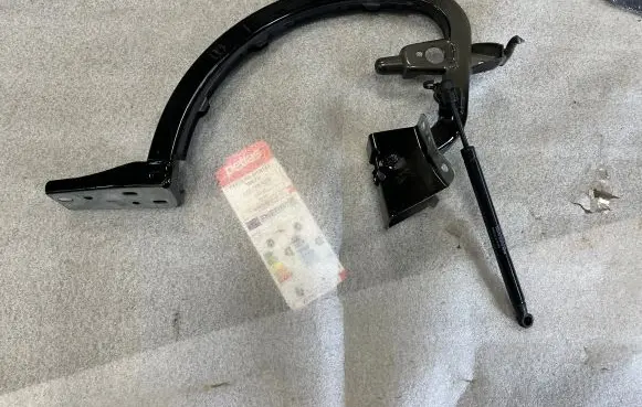 Audi A3 S3 8V Tailgate/trunk/boot hinge 8V5827301 8V5827919