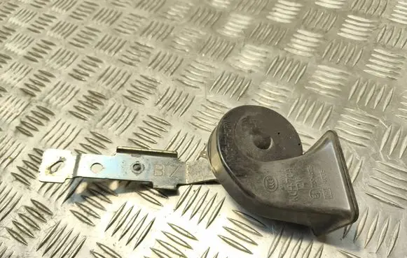 Mazda 3 II Horn signal A046061 KUH70A E004095