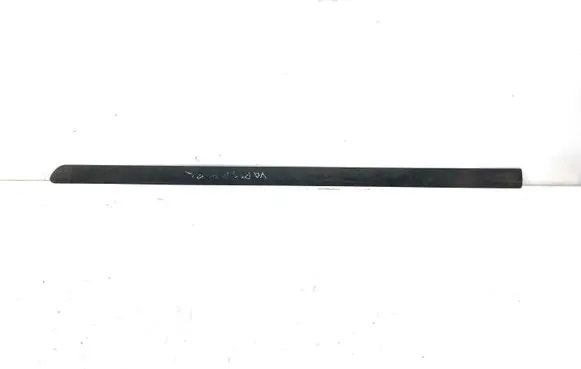 Toyota Yaris Front door trim (molding) PZ415B252000 132850