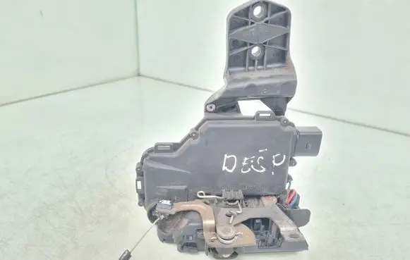 Volkswagen PASSAT B5 Front door lock