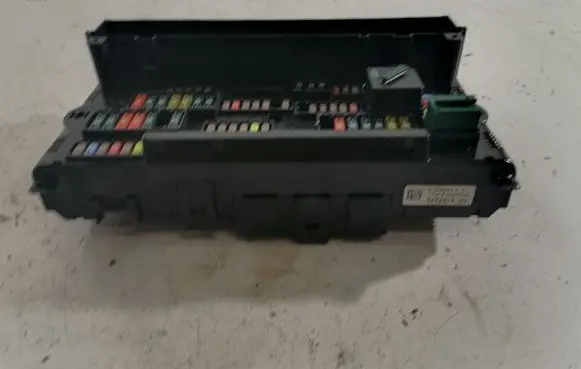 BMW 5 F10 F11 Fuse module 9252815