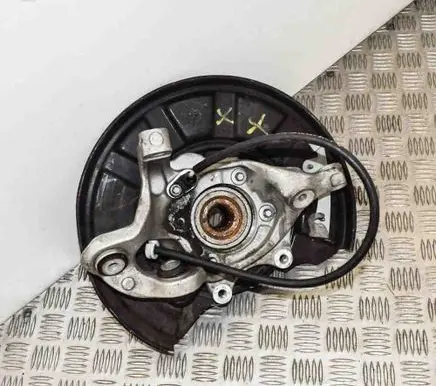 Rear wheel hub