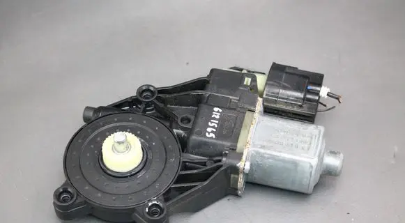 Ford B-MAX Front door window regulator motor AV1114A389L4