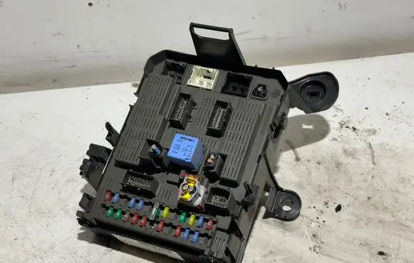 Citroen C8 Fuse module 1400310480