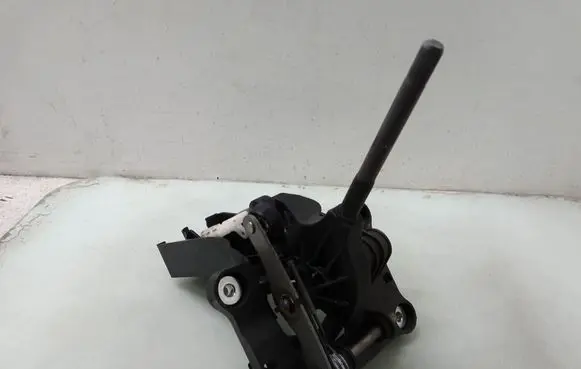 Opel Zafira B Gear shifter/selector 8126100101