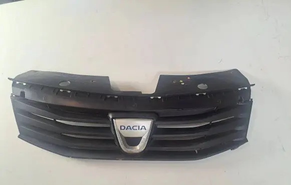 Dacia Sandero Front bumper upper radiator grill 8200735104