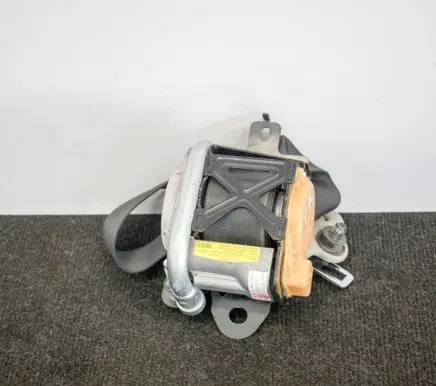 Nissan Note (E12) Front seatbelt