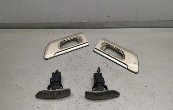 Volvo S80 Front fender indicator light 8658933 8658932