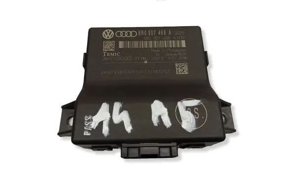 Audi A5 8T 8F Gateway control module 8R0907468A