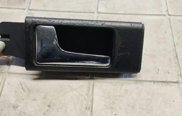 Audi A6 S6 C4 4A Front door interior handle 4A0837019B