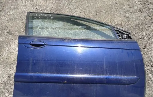 Citroen C5 Front door melynos