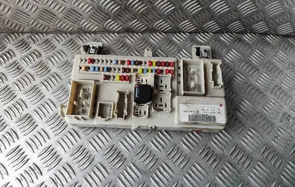 Ford Focus Fuse module 4M5T14A073DG 6M5T14014EKC