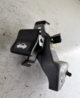 Engine bonnet (hood) release handle