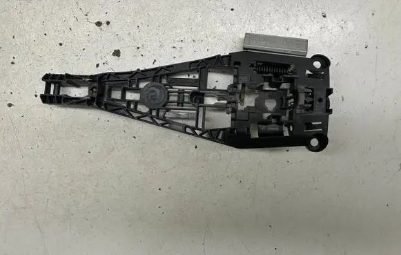 Opel Meriva B Rear door exterior handle/bracket 