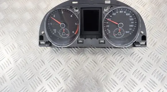 Volkswagen PASSAT B7 Speedometer (instrument cluster) 3AA920970E